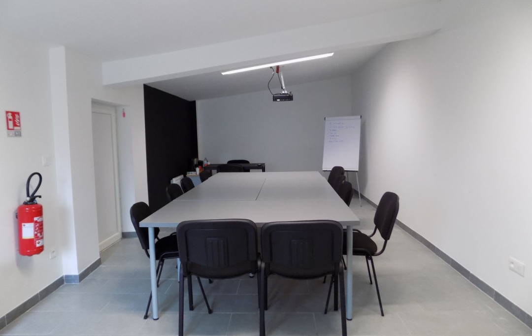 Annonces BAGNOLS : Local / Bureau | BAGNOLS-SUR-CEZE (30200) | 291 m2 | 3 800 € 